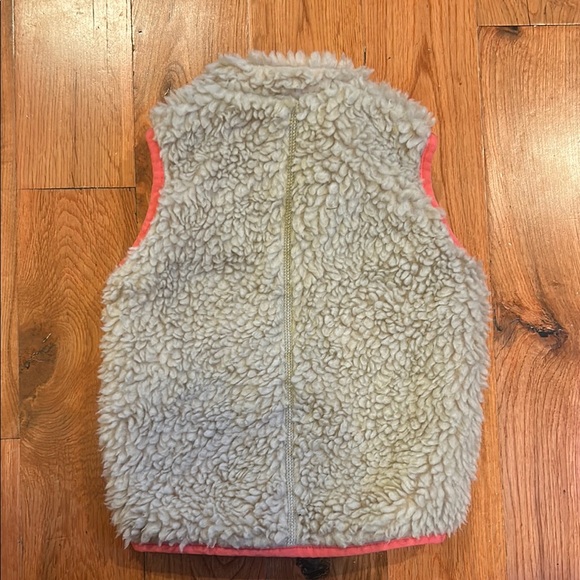 Patagonia Kids Sherpa Vest in Cream and Pink - Picture 3 of 3